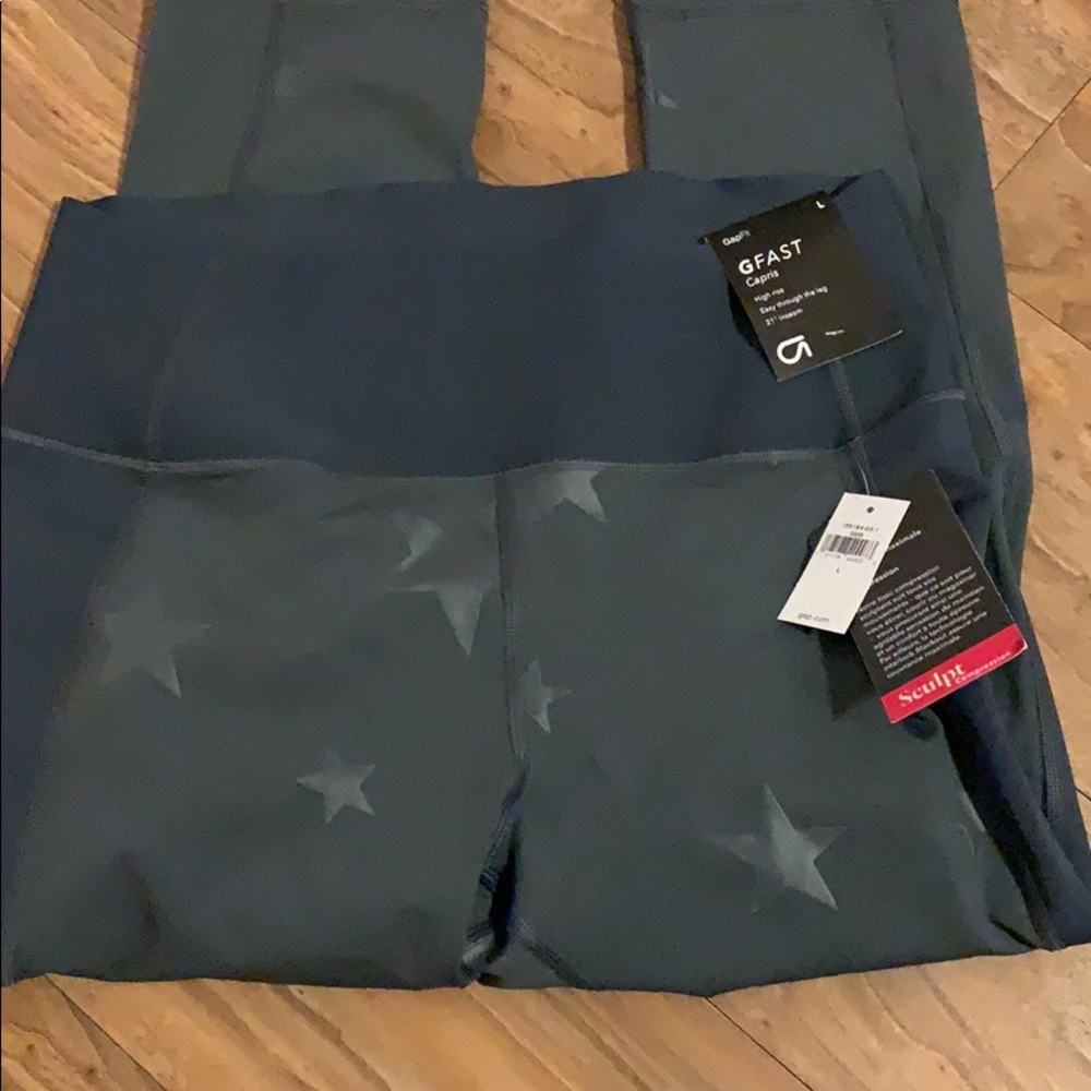 Gap capris sculpt compression workout pant